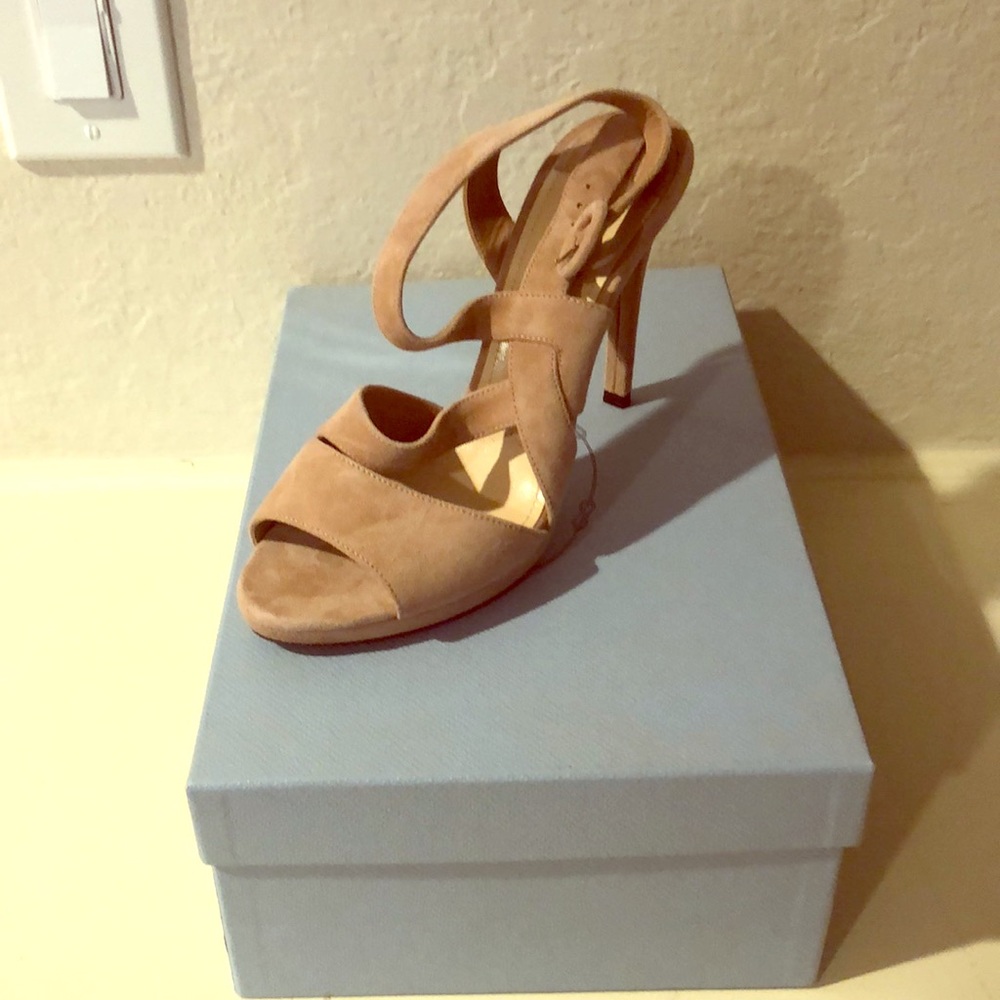 Never worn Prada heels size 38 in blush suede
